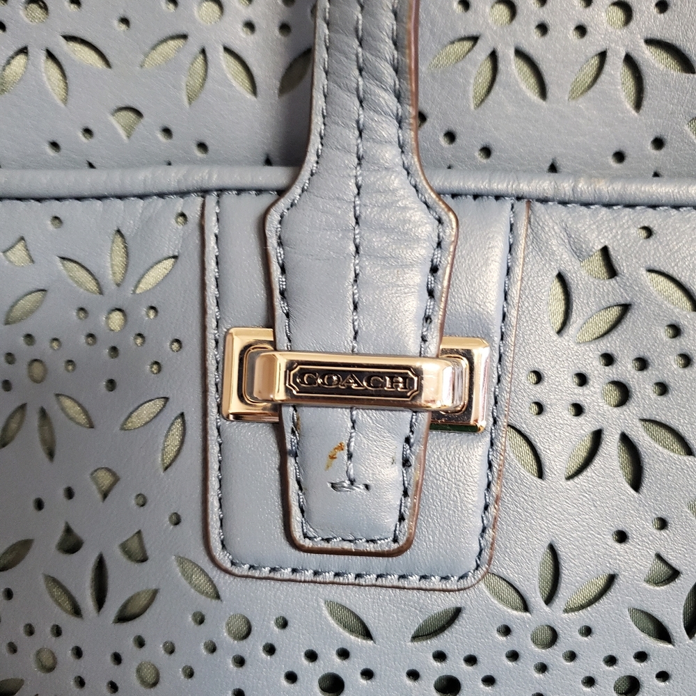 Beautiful light blue Coach cut out pattern bag - Picture 16 of 16